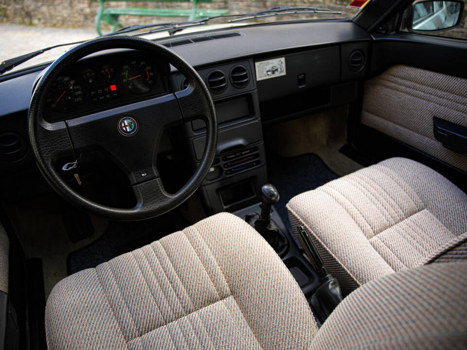 Image 19/39 de Alfa Romeo 33 - 1.3 S (1987)