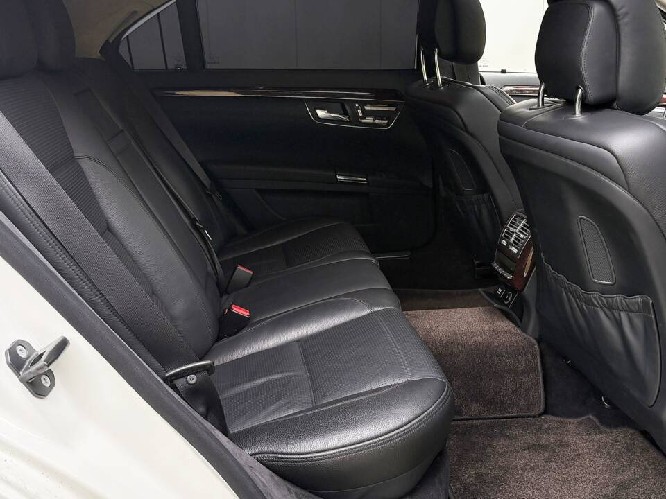 Bild 15/29 von Mercedes-Benz S 63 AMG (2007)