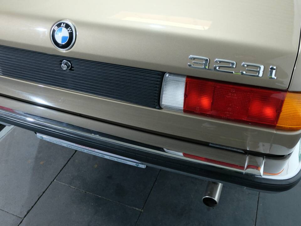 Bild 19/25 von BMW 323i (1983)