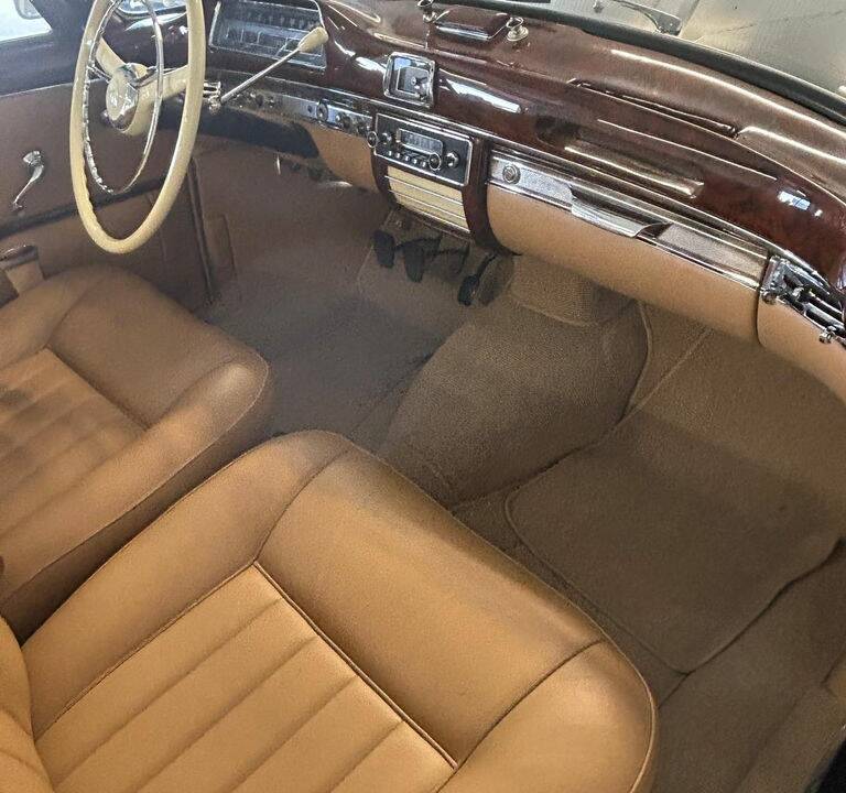 Image 2/8 de Mercedes-Benz 220 S Cabriolet (1958)