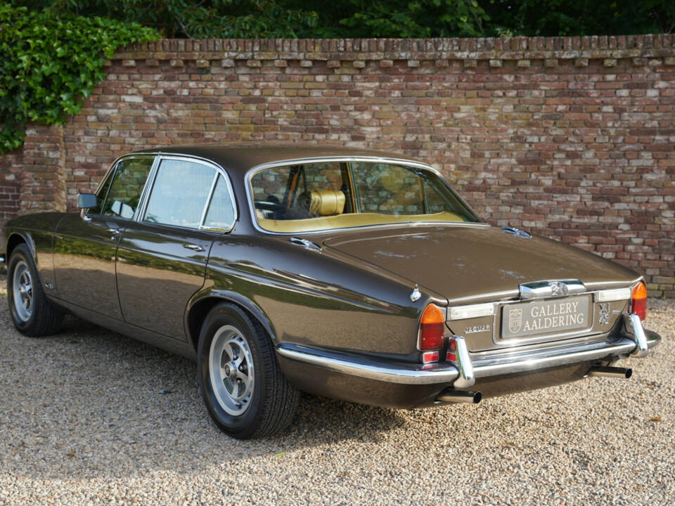 Bild 24/50 von Jaguar XJ 6 L 4.2 (1975)