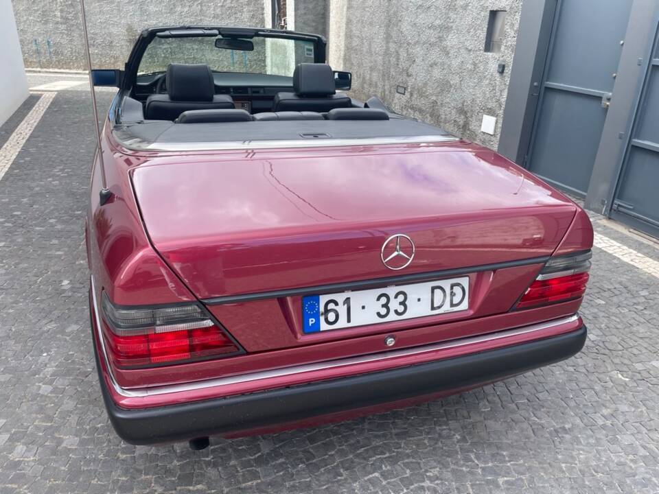 Immagine 3/6 di Mercedes-Benz E 200 (1994)