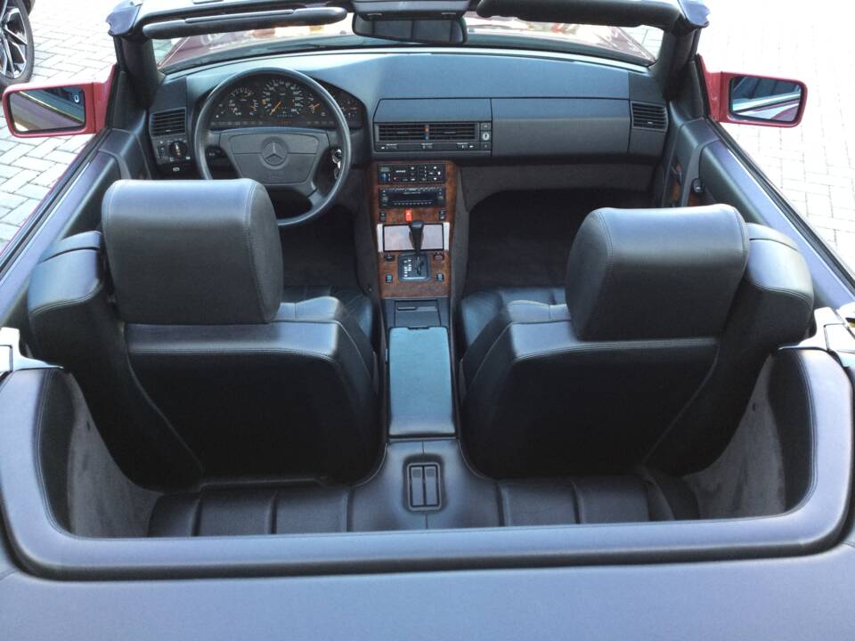 Image 16/32 de Mercedes-Benz 300 SL-24 (1992)