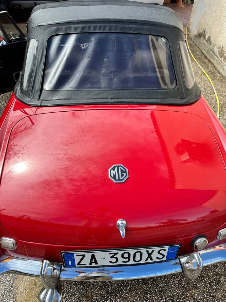 Immagine 51/66 di MG MGB (1977)