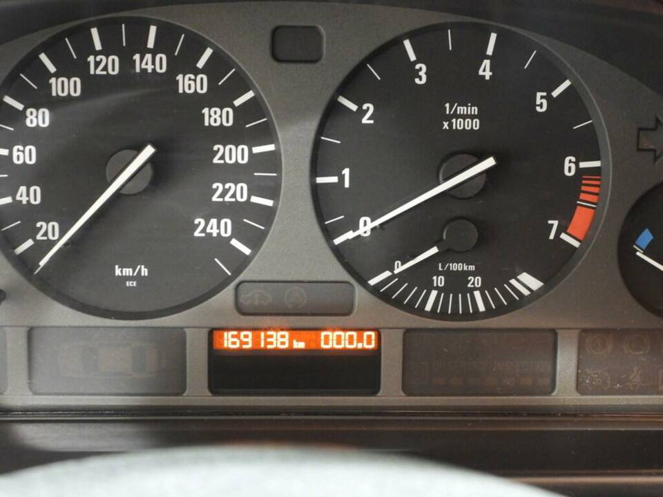 Image 7/15 de BMW 523i (1998)