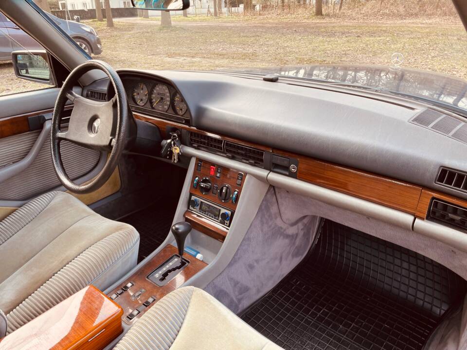 Image 12/14 of Mercedes-Benz 500 SE (1983)