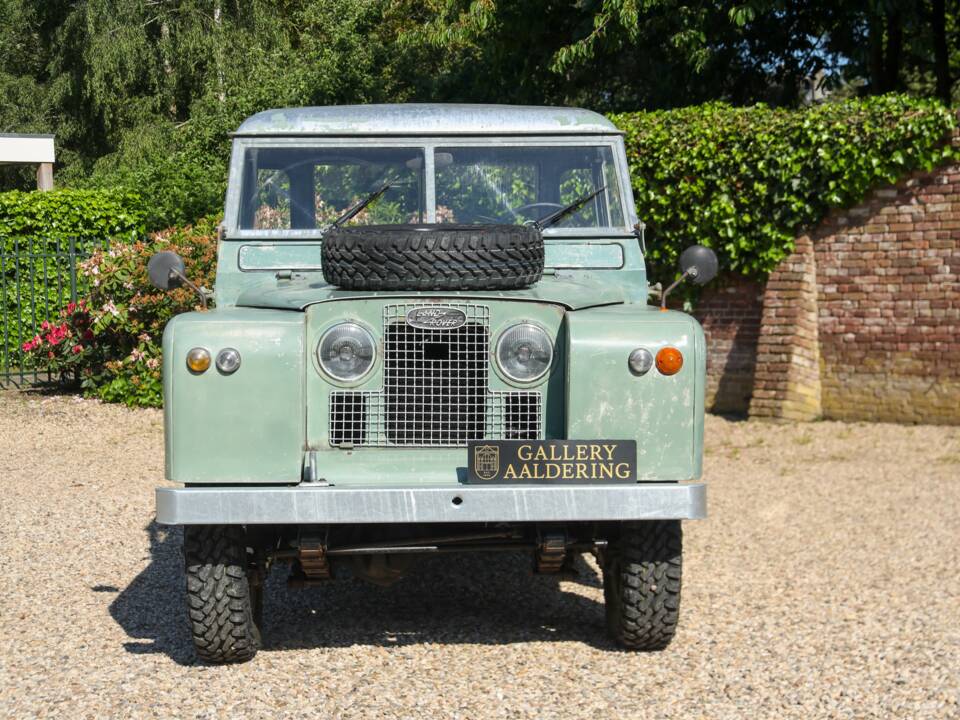 Image 9/50 of Land Rover 88 (1965)