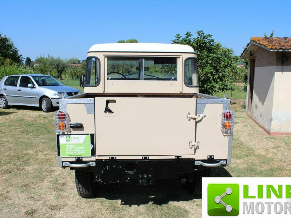 Image 7/10 of Land Rover 88 (1978)