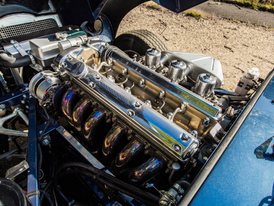Image 5/50 de Jaguar E-Type 4.2 (1966)