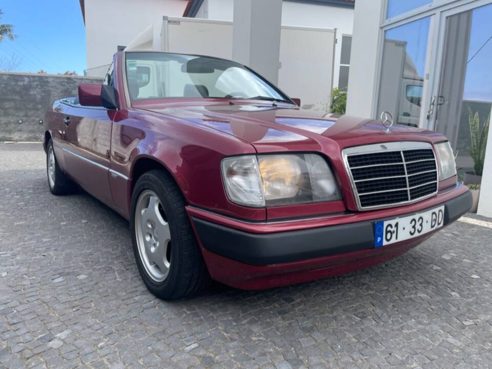Immagine 1/6 di Mercedes-Benz E 200 (1994)