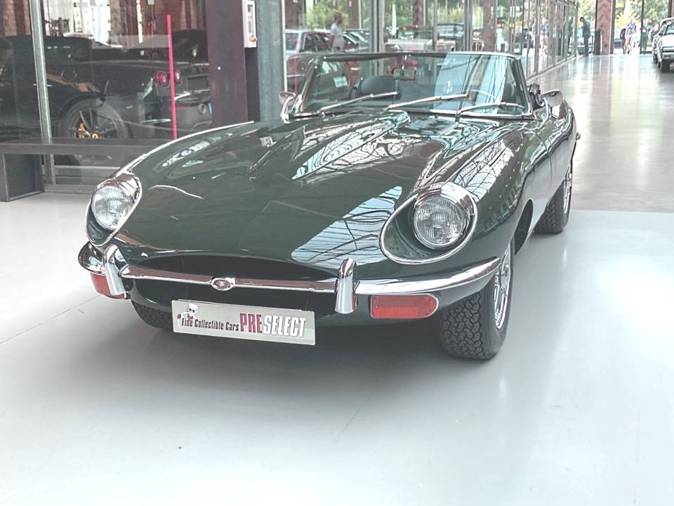 Image 4/29 de Jaguar E-Type (1969)