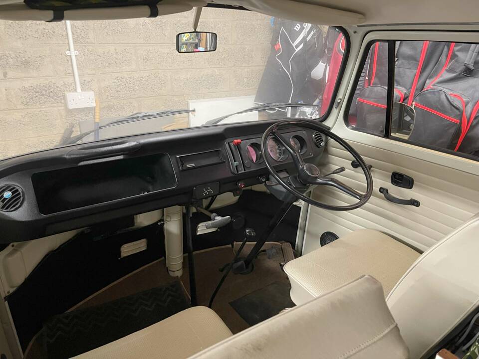 Imagen 6/12 de Volkswagen T2b Westfalia (1975)