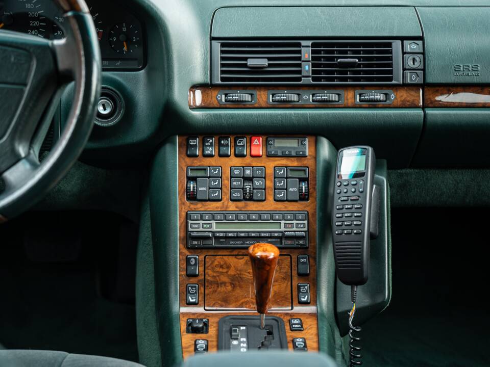 Image 32/54 of Mercedes-Benz 500 SEL (1992)