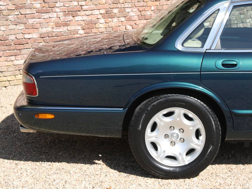Bild 33/50 von Jaguar XJ 8 4.0 Executive (2001)