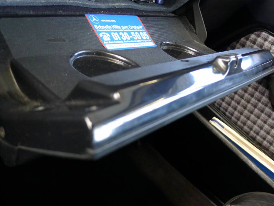 Image 8/49 of Mercedes-Benz 190 E 2.3-16 (1984)