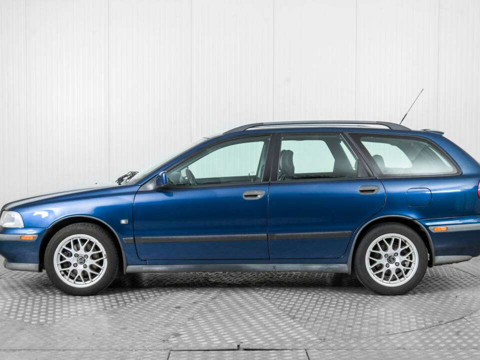 Image 9/29 of Volvo V40 2.0 16V (1999)