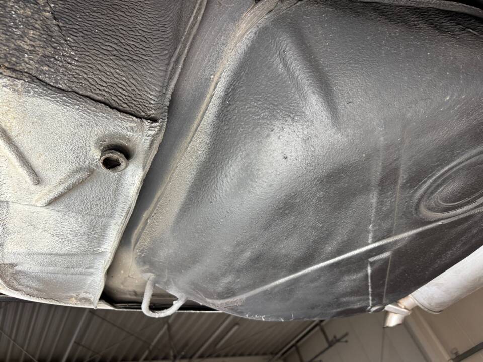 Image 27/34 of Mercedes-Benz 200 (1983)