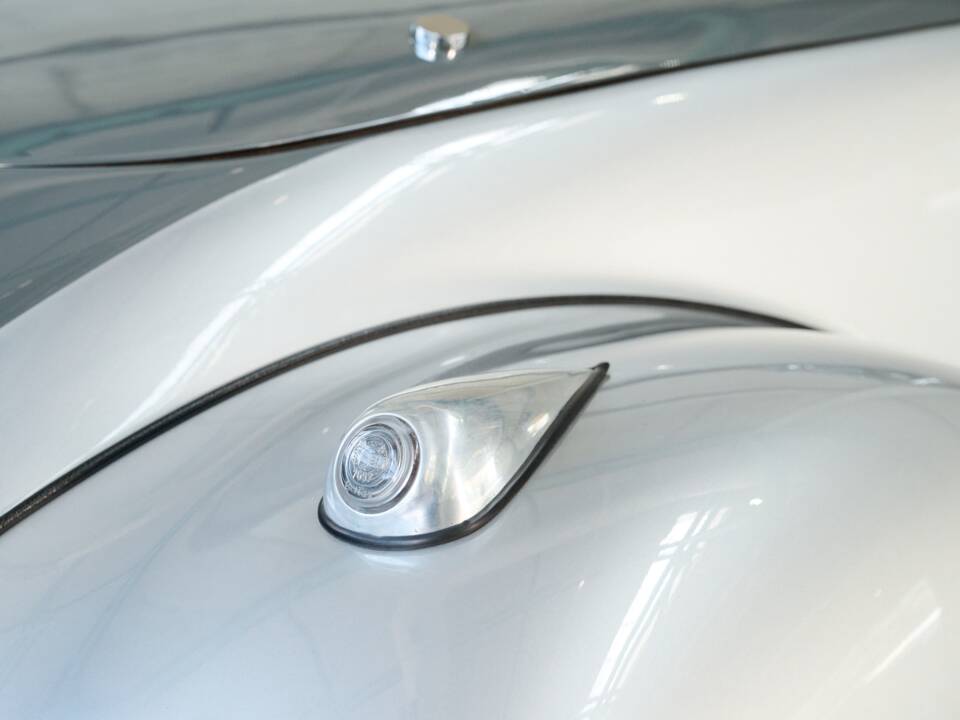 Immagine 7/50 di Adler 2.5 Litre Sport (1938)