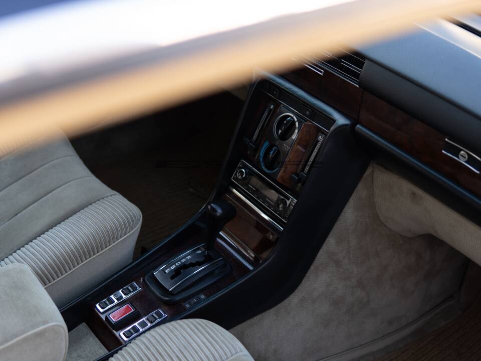 Image 12/30 of Mercedes-Benz 450 SEL 6,9 (1977)