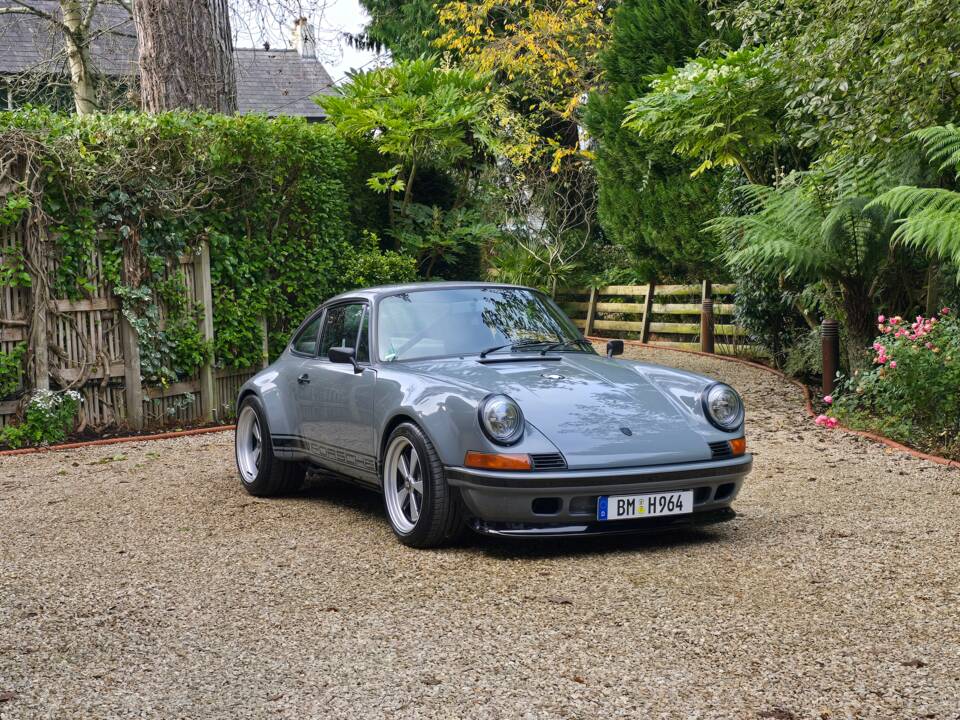 Image 3/100 of Porsche 911 Carrera 2 (1989)