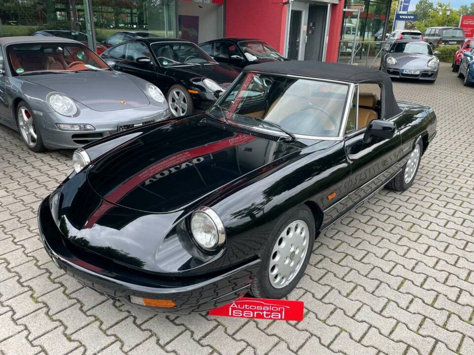 Immagine 7/18 di Alfa Romeo 2.0 Spider (1993)