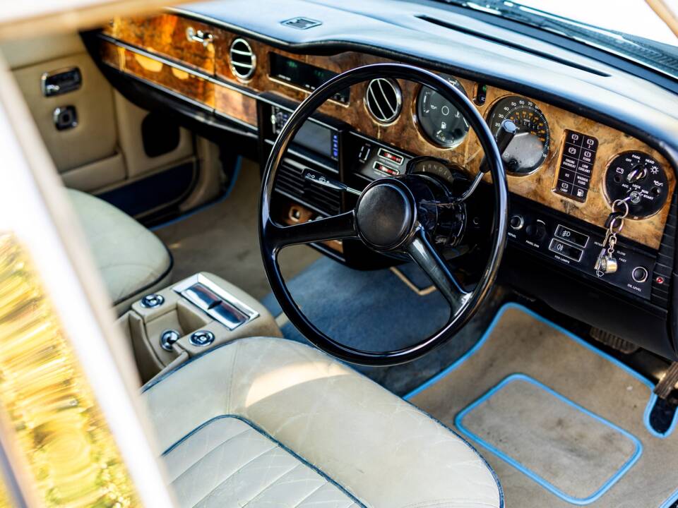 Immagine 5/38 di Rolls-Royce Silver Spirit (1983)