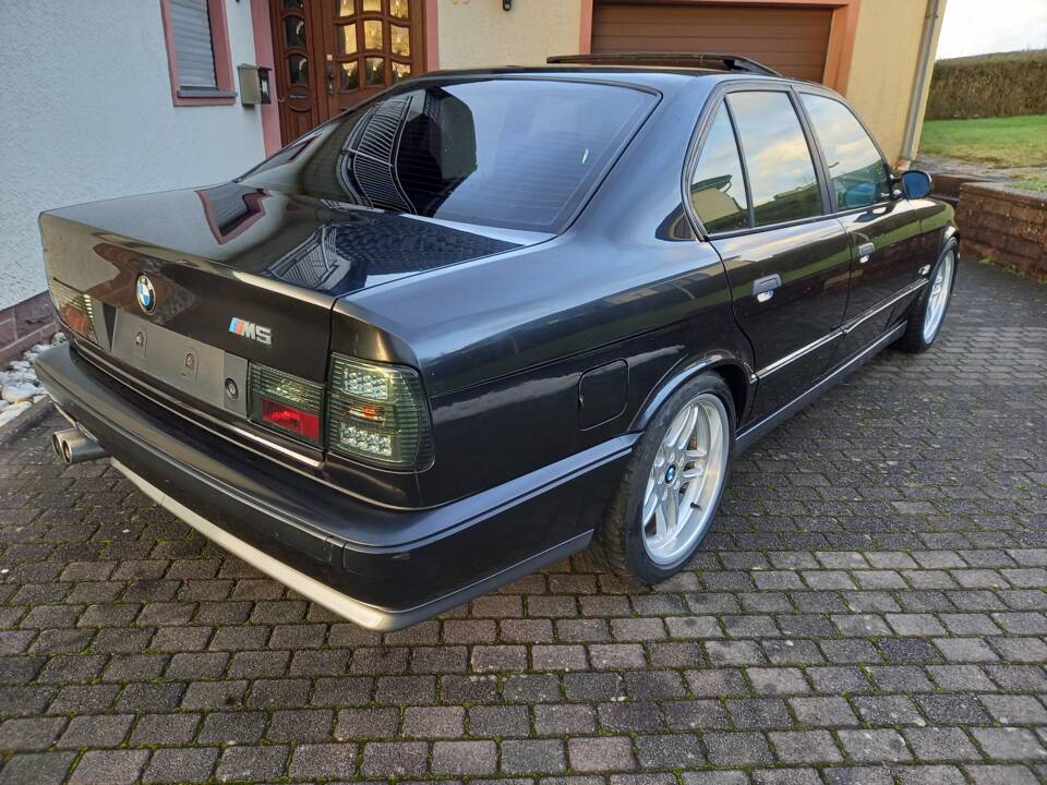 Image 4/15 of BMW M5 (1994)
