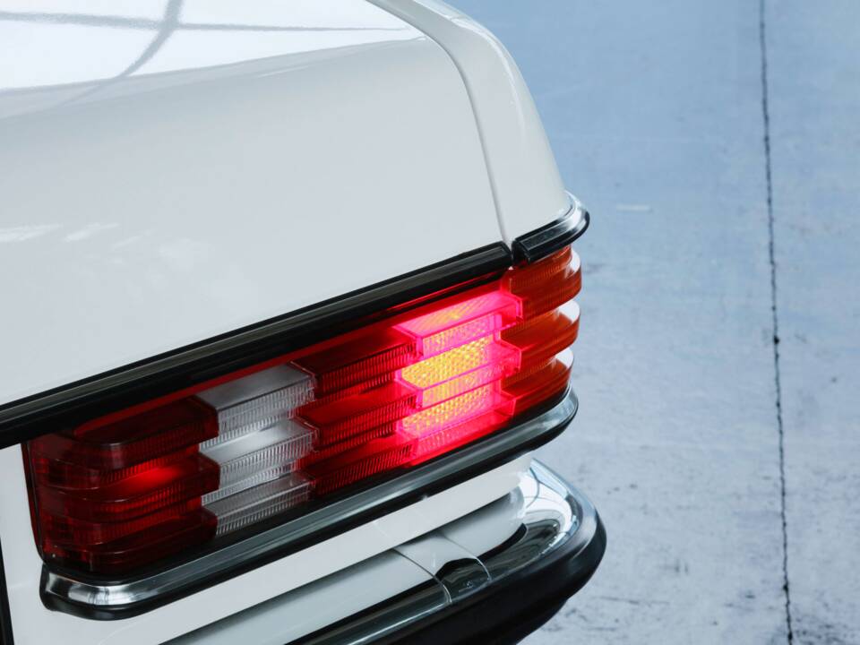 Image 35/36 of Mercedes-Benz 280 CE (1979)