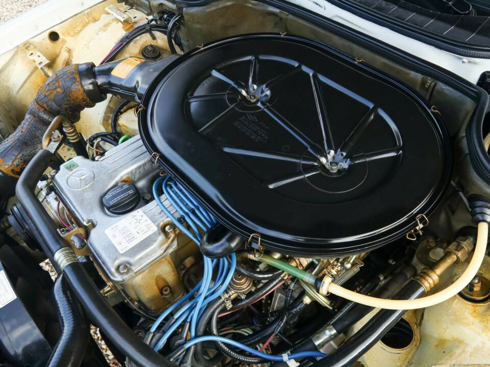 Image 37/50 de Mercedes-Benz 280 S (1988)