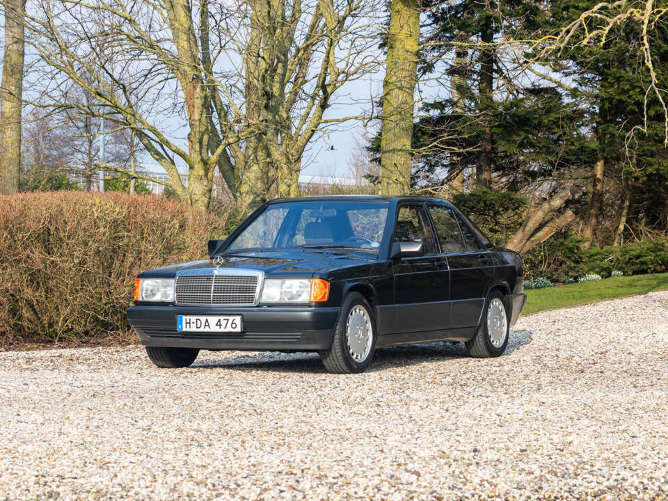 Imagen 2/15 de Mercedes-Benz 190 E (1990)