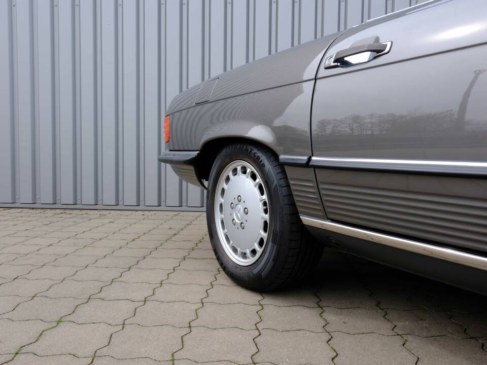 Image 24/97 de Mercedes-Benz 560 SL (1987)