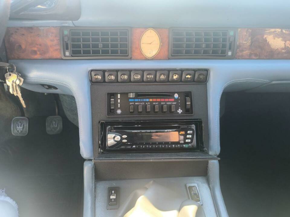 Image 19/22 of Maserati 422 (1991)