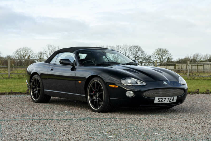 Image 38/38 of Jaguar XKR (2004)