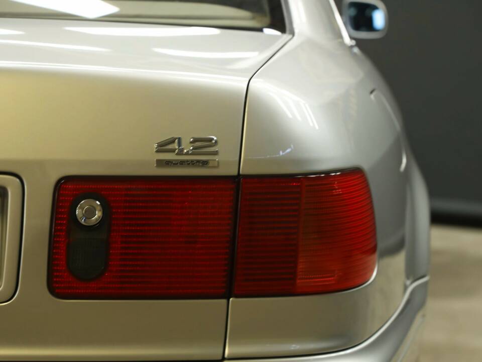 Immagine 21/50 di Audi A8 4.2 quattro (1995)