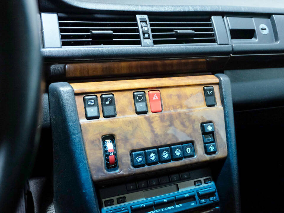 Image 21/40 of Mercedes-Benz 250 TD (1990)