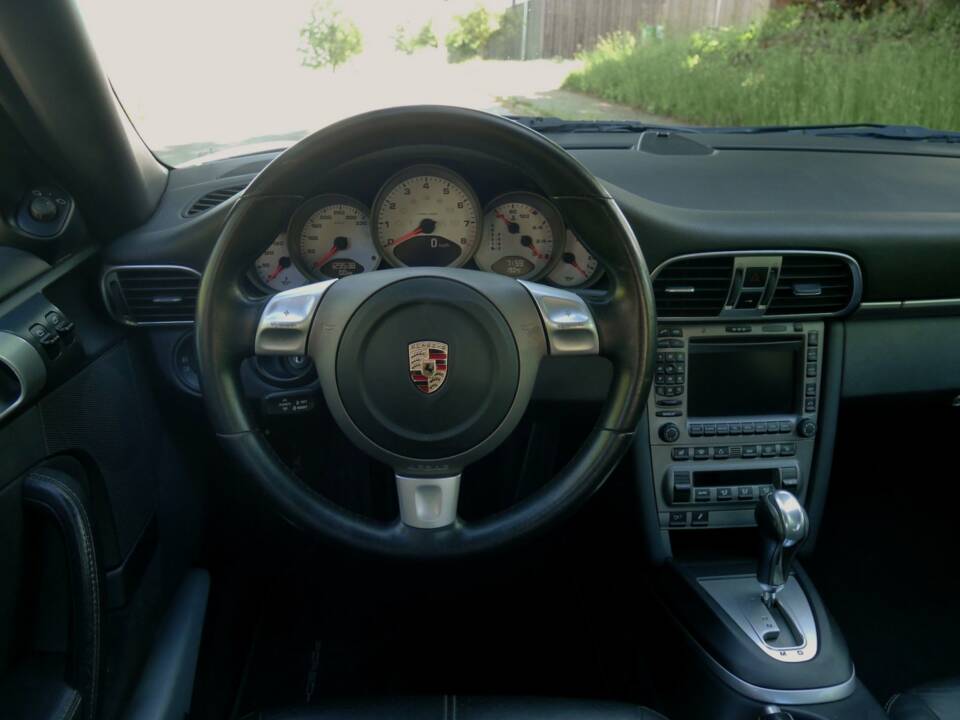 Image 31/33 of Porsche 911 Carrera S (2005)