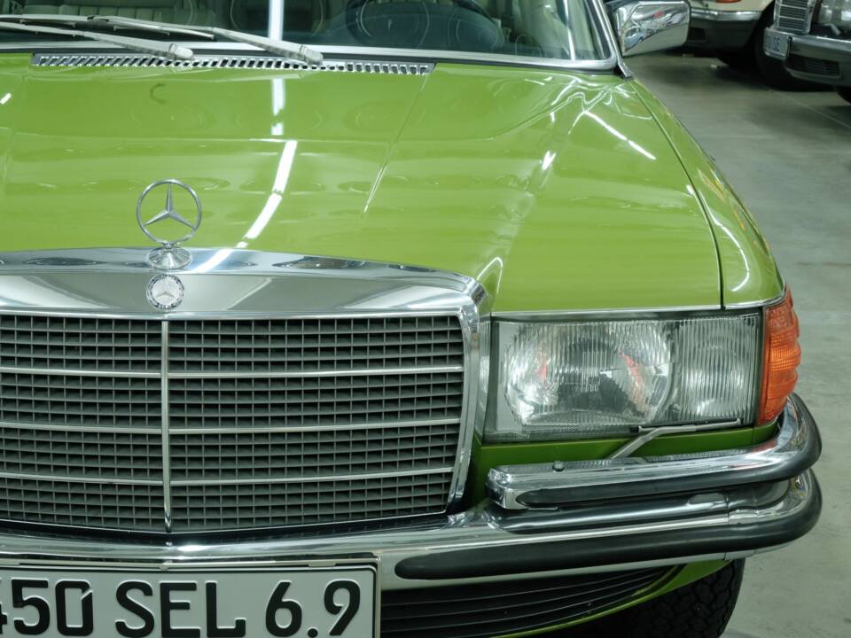 Image 21/50 de Mercedes-Benz 450 SEL 6,9 (1976)