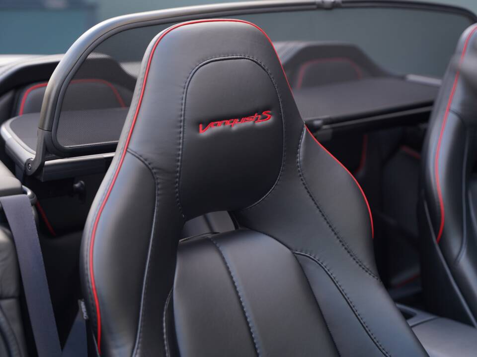 Image 17/50 of Aston Martin Vanquish S Volante (2018)