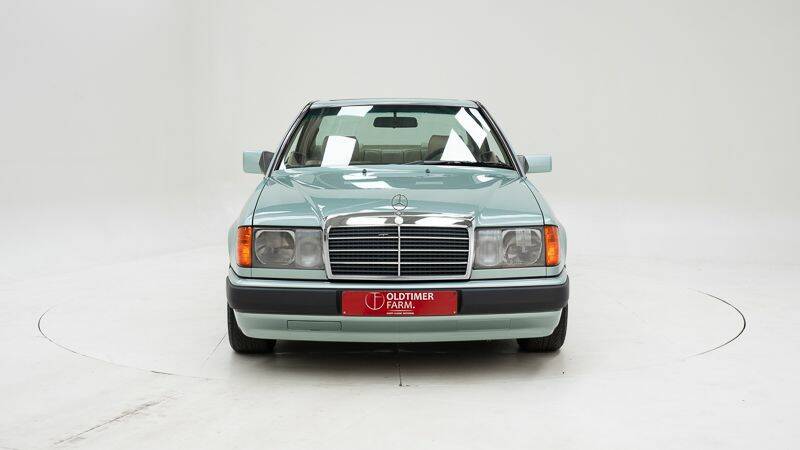 Bild 9/15 von Mercedes-Benz 300 CE (1992)