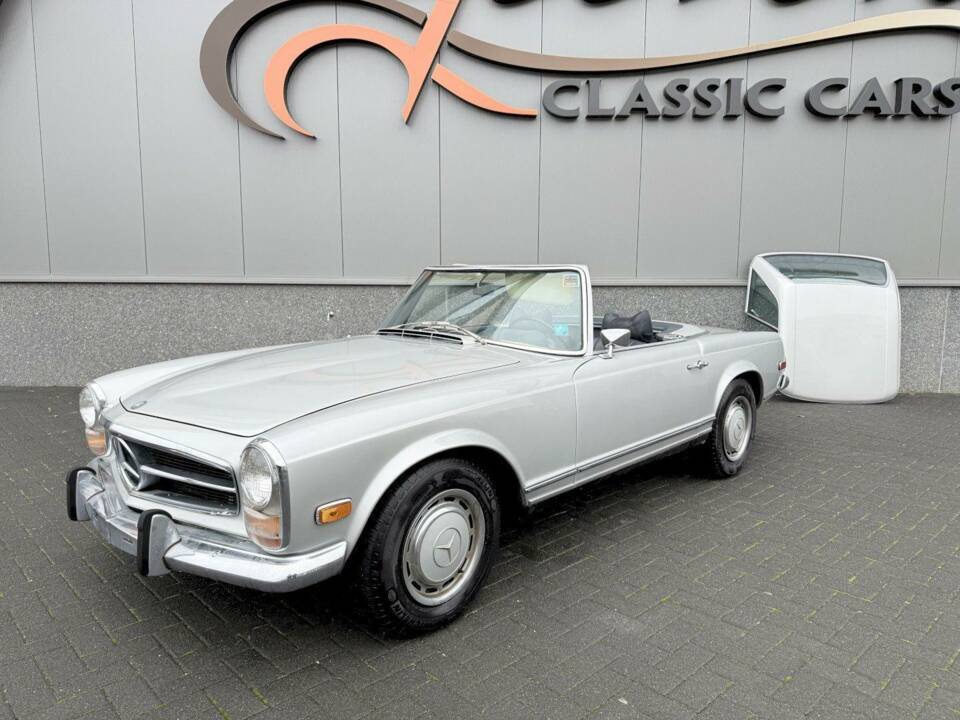 Image 10/36 of Mercedes-Benz 280 SL (1969)