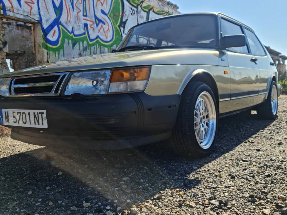 Image 15/50 of Saab 900 (1992)