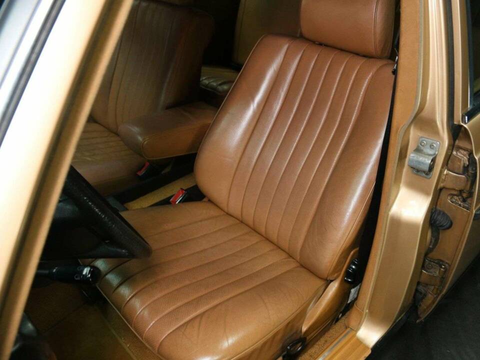 Bild 16/49 von Mercedes-Benz 250 lang (1985)