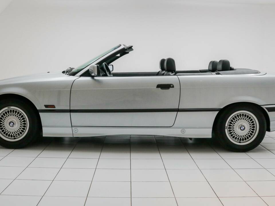 Imagen 2/28 de BMW 325i (1994)