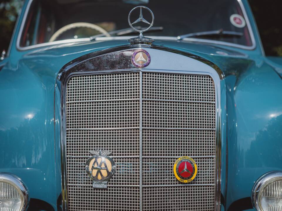 Image 13/50 of Mercedes-Benz 220 a (1956)