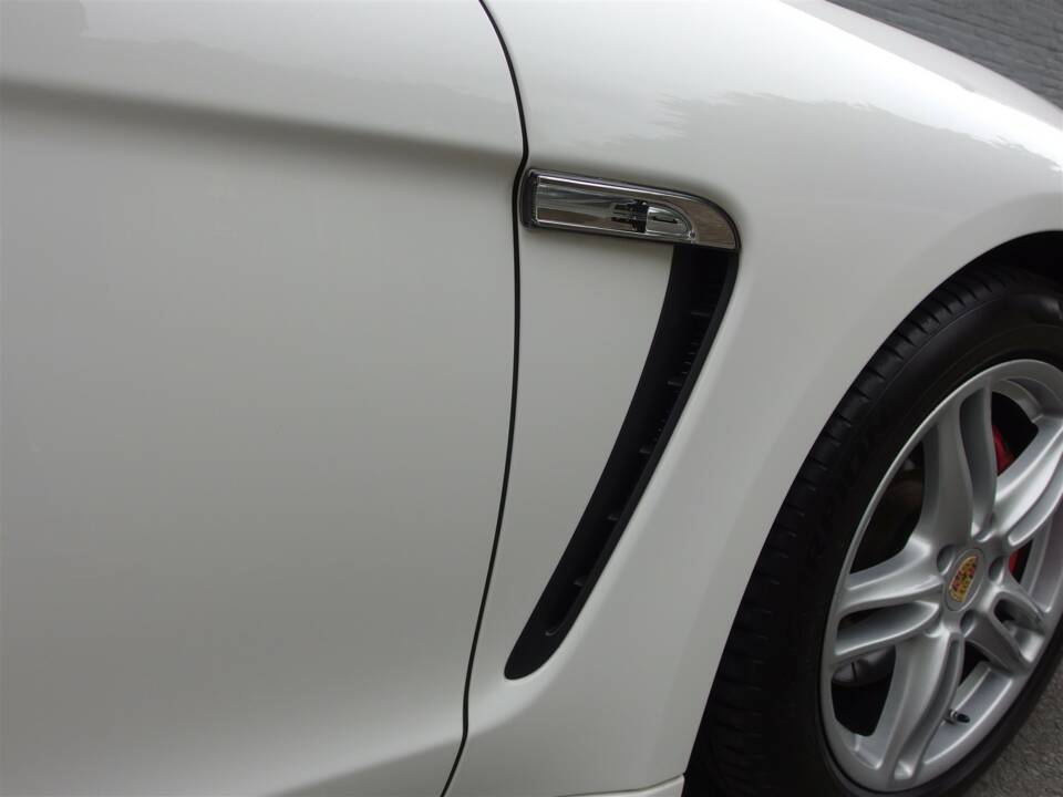 Image 22/98 of Porsche Panamera S (2010)