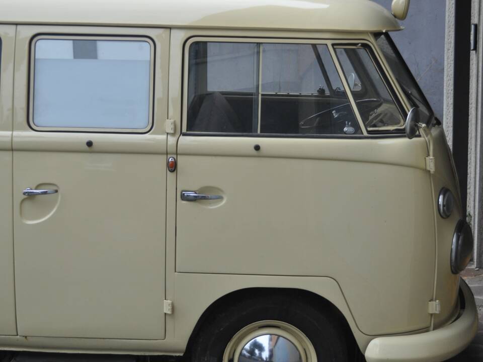 Image 7/31 of Volkswagen T1 minibus (1962)