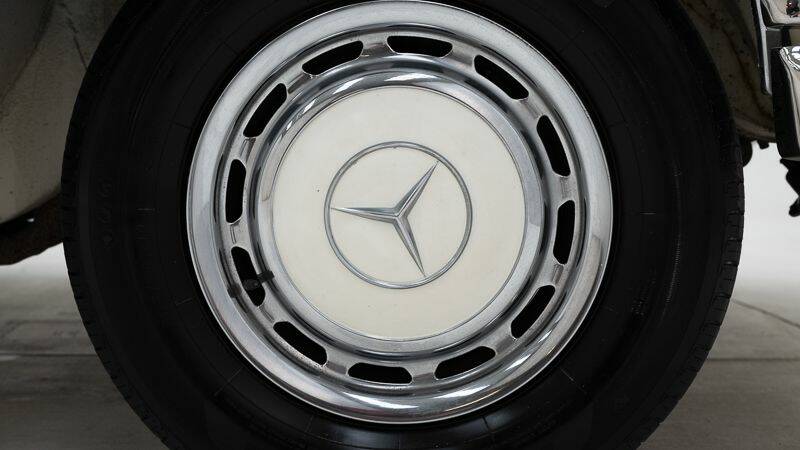 Image 11/15 of Mercedes-Benz 280 SE (1968)