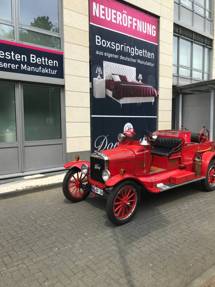 Image 2/8 of Ford Model T Firetruck (1926)