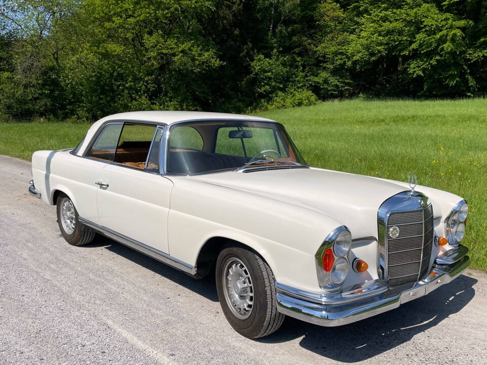 Image 2/18 of Mercedes-Benz 220 SE b (1965)