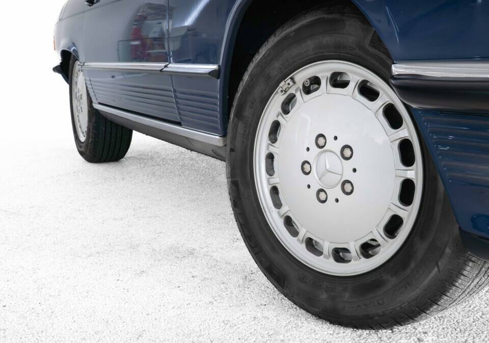 Image 12/29 of Mercedes-Benz 560 SL (1987)